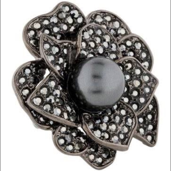 Kenneth Jay Lane Faux Pearl & Crystal Flower Cocktail Ring - Picture 2 of 7